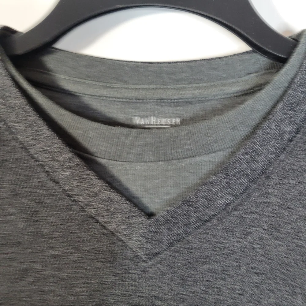 Mens Van Heusen Long Sleeve Gray V neck Sweater Size XL
